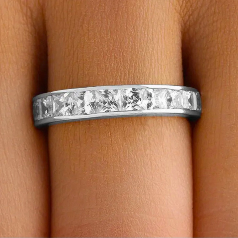 Inlaid 2mm Square Cubic Zirconia Ring, Engagement Wedding in Stainless Steel Sz5